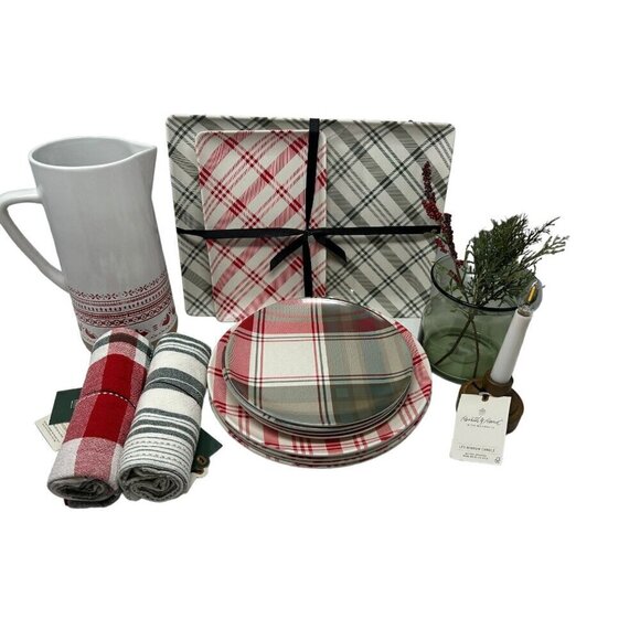 Hearth & Hand Magnolia 2pc Plaid Melamine Christmas Serving Trays Red/Green 2023 - Picture 9 of 10